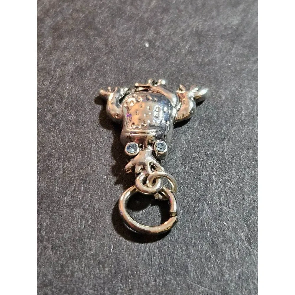Silver tone frog pendant charm - Picture 4 of 9